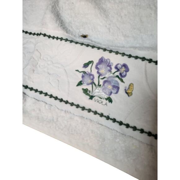 CROSCILL WHITE COTTON EMBROIDERED Floral Violet Peony HAND TOWEL Leaf Trim - Picture 2 of 4